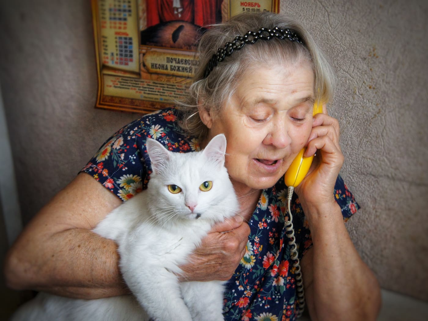 Pet owner on the phone trying to reach the clinic